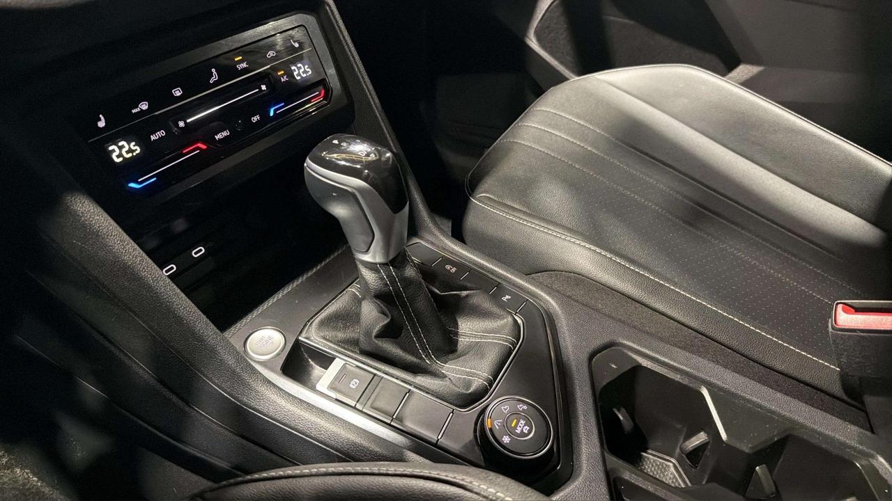 2022 Volkswagen Tiguan COMFORTLINE R-LINE| PANO| LEATHERETTE | CARPLAY Photo