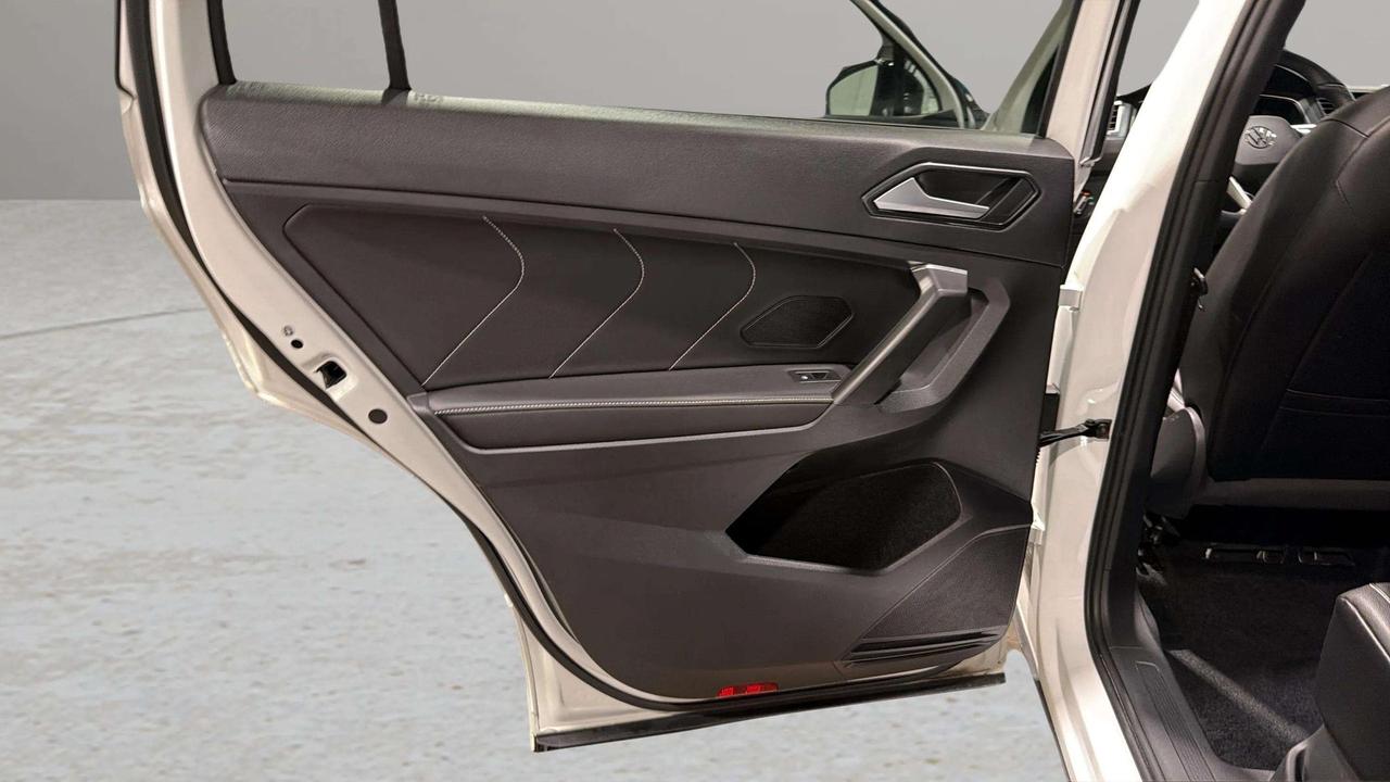 2022 Volkswagen Tiguan COMFORTLINE R-LINE| PANO| LEATHERETTE | CARPLAY Photo