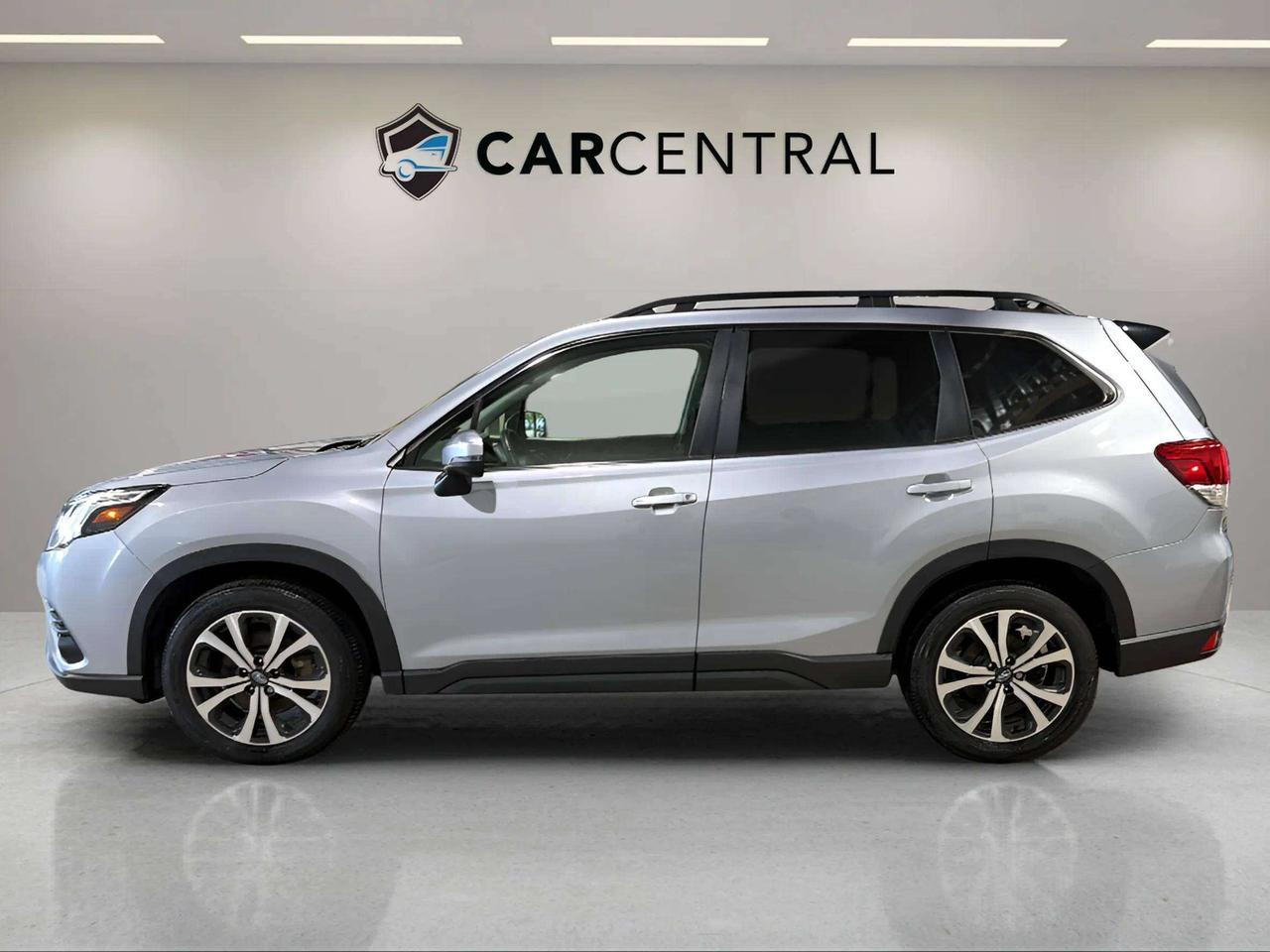 2024 Subaru Forester LIMITED | CLEAN CARFAX | LEATHER | CARPLAY | PANO Photo5