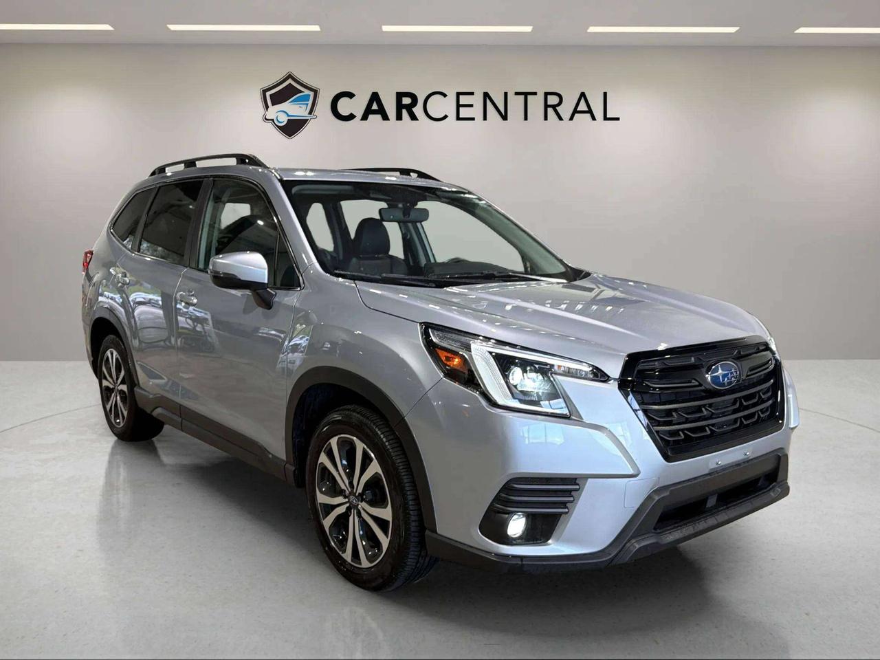 2024 Subaru Forester LIMITED | CLEAN CARFAX | LEATHER | CARPLAY | PANO Photo