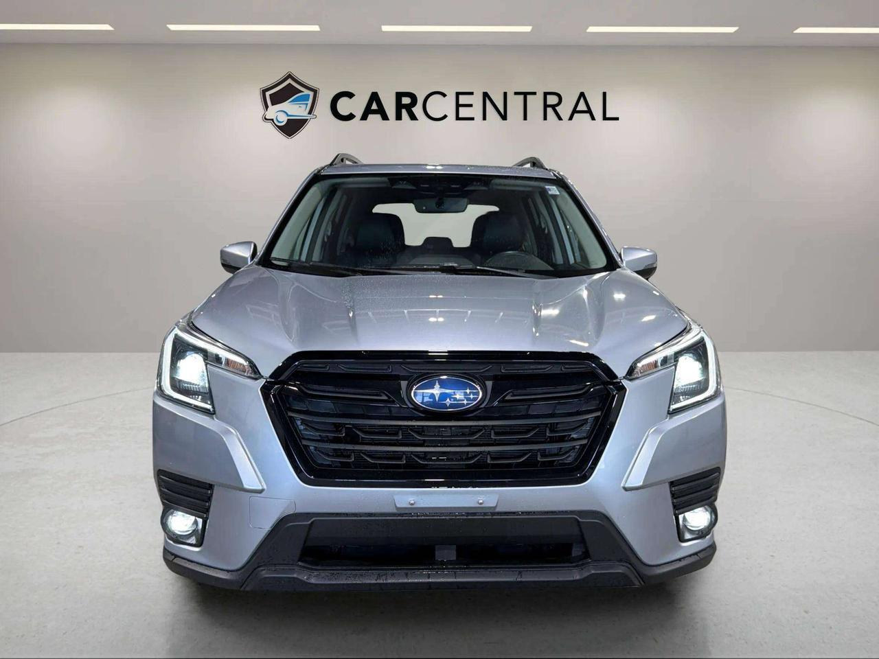 2024 Subaru Forester LIMITED | CLEAN CARFAX | LEATHER | CARPLAY | PANO Photo