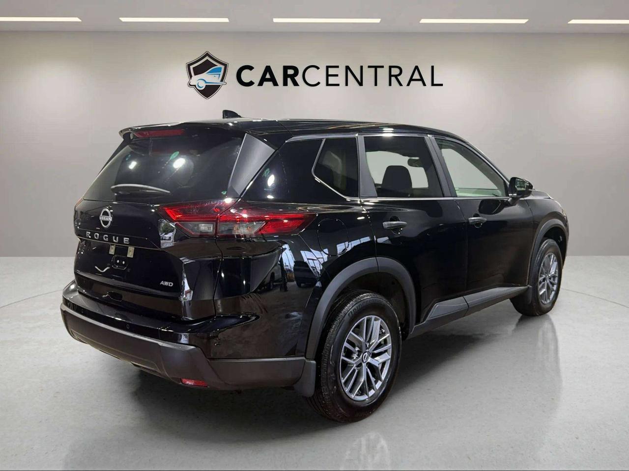 2024 Nissan Rogue S AWD | CLEAN CARFAX | 1 OWNER | CARPLAY| STARTER Photo