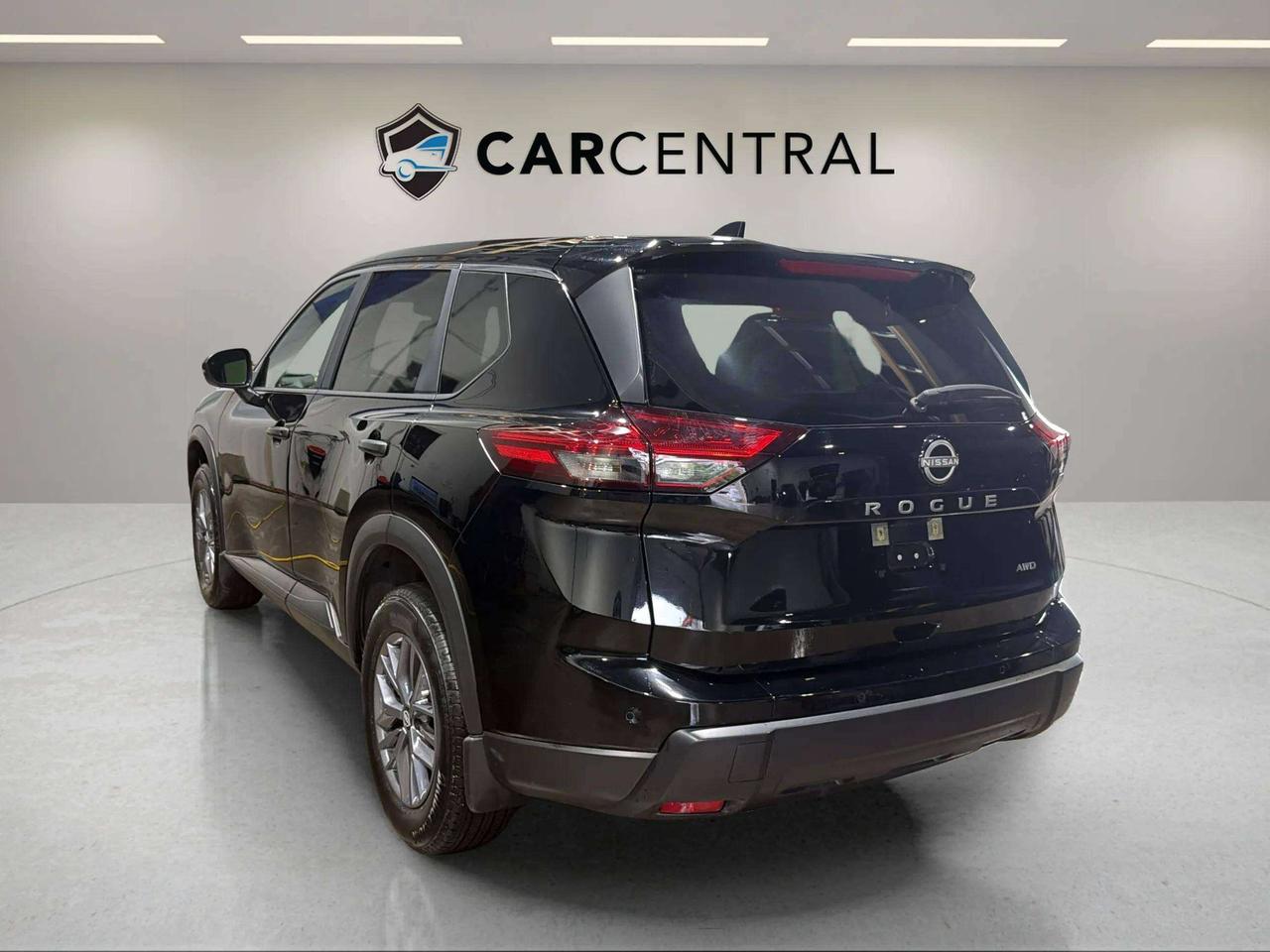 2024 Nissan Rogue S AWD | CLEAN CARFAX | 1 OWNER | CARPLAY| STARTER Photo