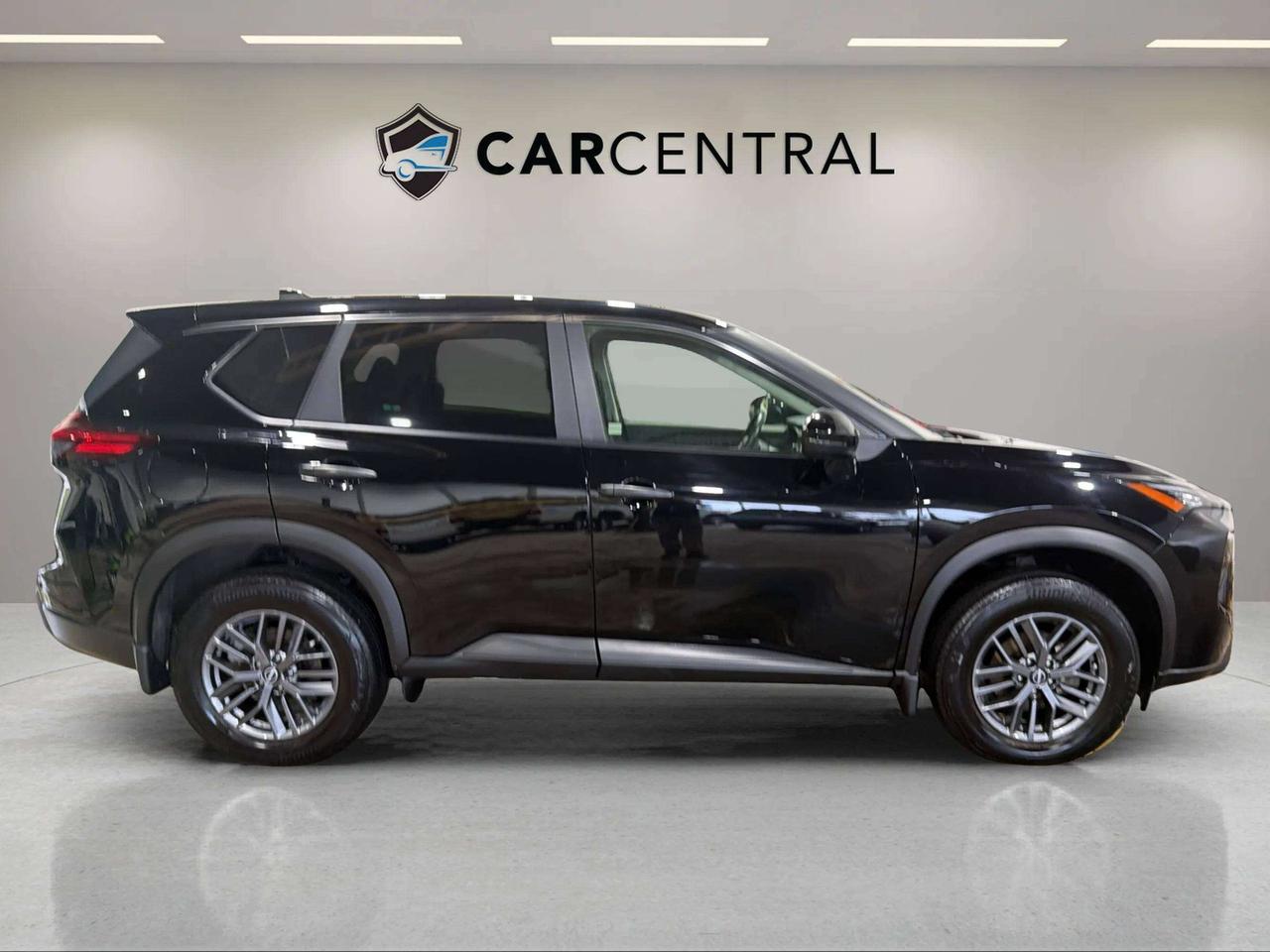 2024 Nissan Rogue S AWD | CLEAN CARFAX | 1 OWNER | CARPLAY| STARTER Photo