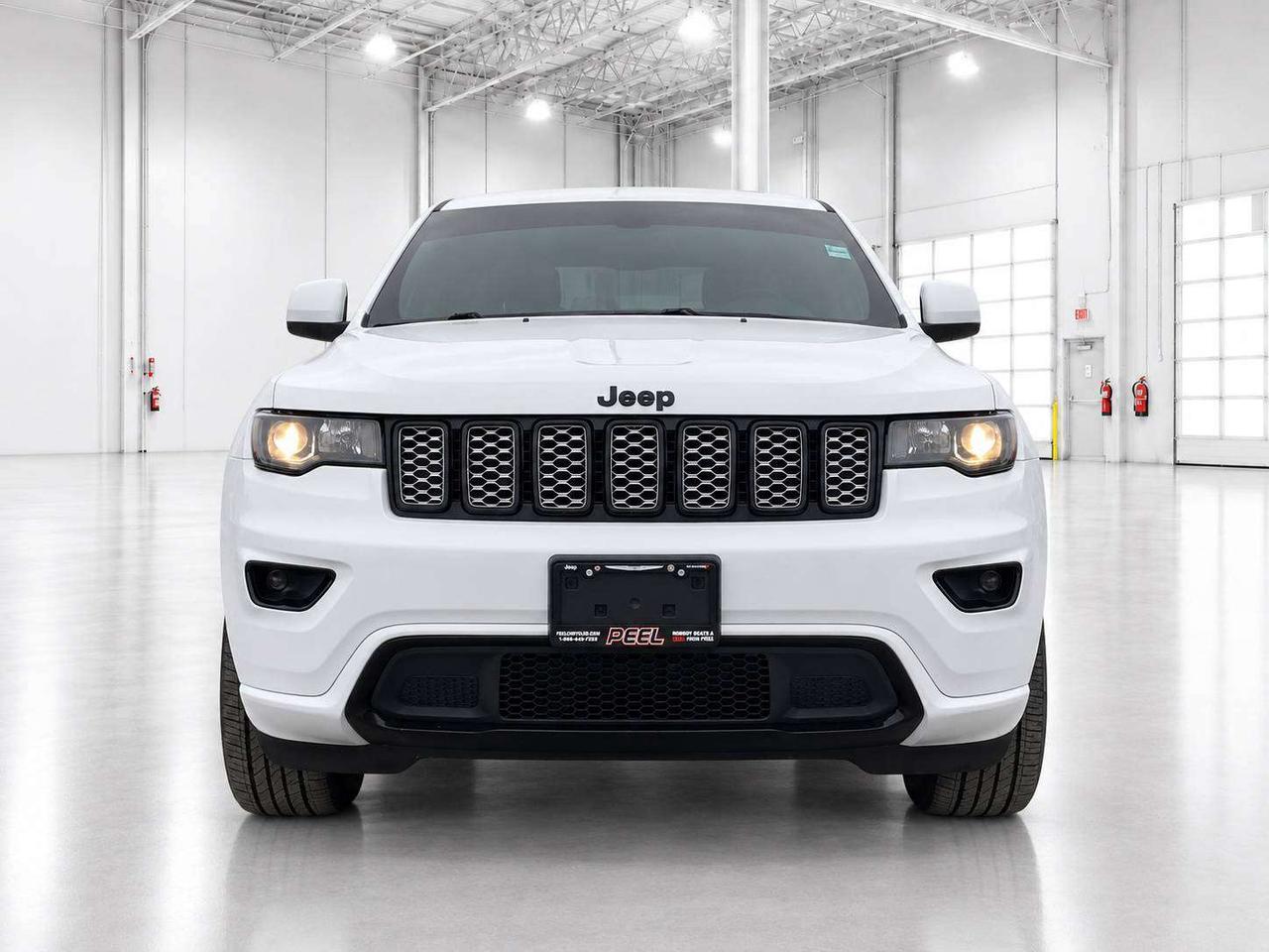 2020 Jeep Grand Cherokee Altitude Photo2