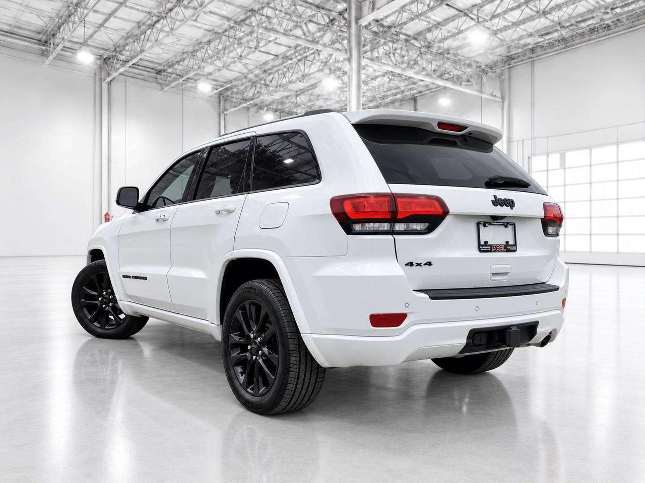 2020 Jeep Grand Cherokee Altitude Photo3
