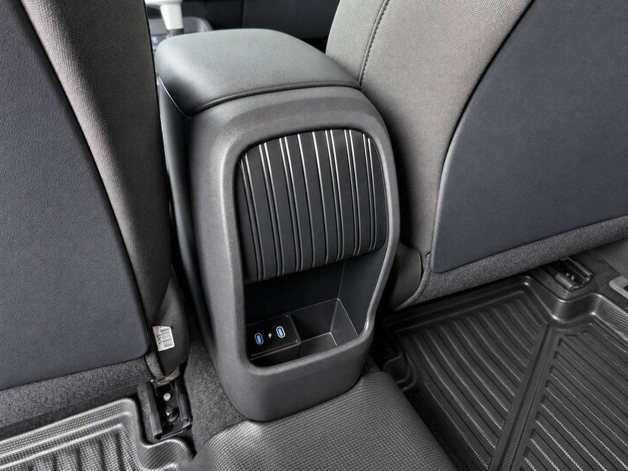 2024 Hyundai KONA Preferred | Heated Seats | Winter Tires | AWD Photo