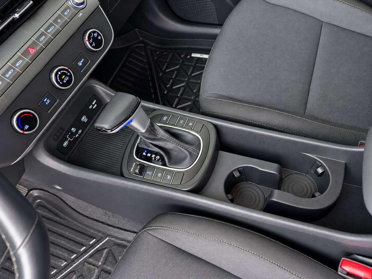 2024 Hyundai KONA Preferred | Heated Seats | Winter Tires | AWD Photo