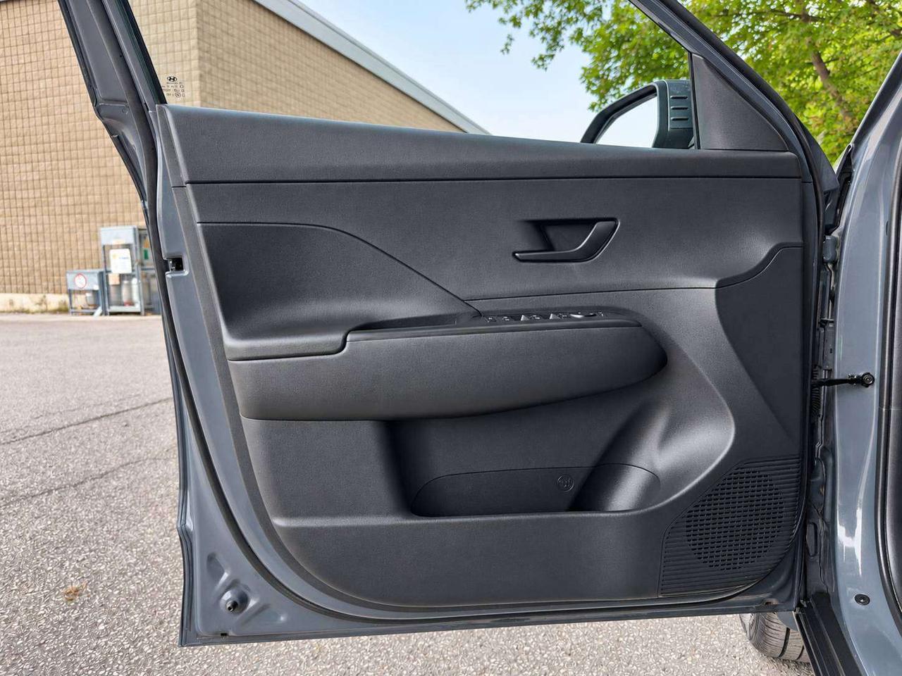 2024 Hyundai KONA Preferred | Heated Seats | Winter Tires | AWD Photo