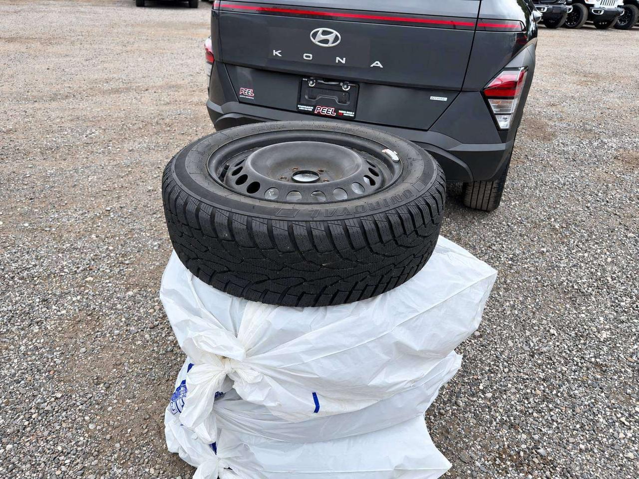 2024 Hyundai KONA Preferred | Heated Seats | Winter Tires | AWD Photo