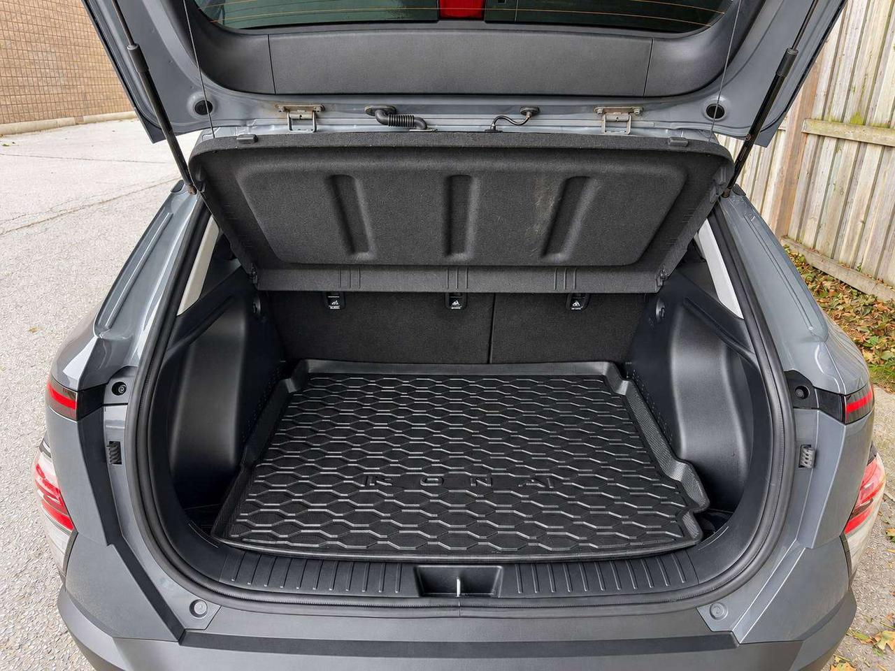 2024 Hyundai KONA Preferred | Heated Seats | Winter Tires | AWD Photo