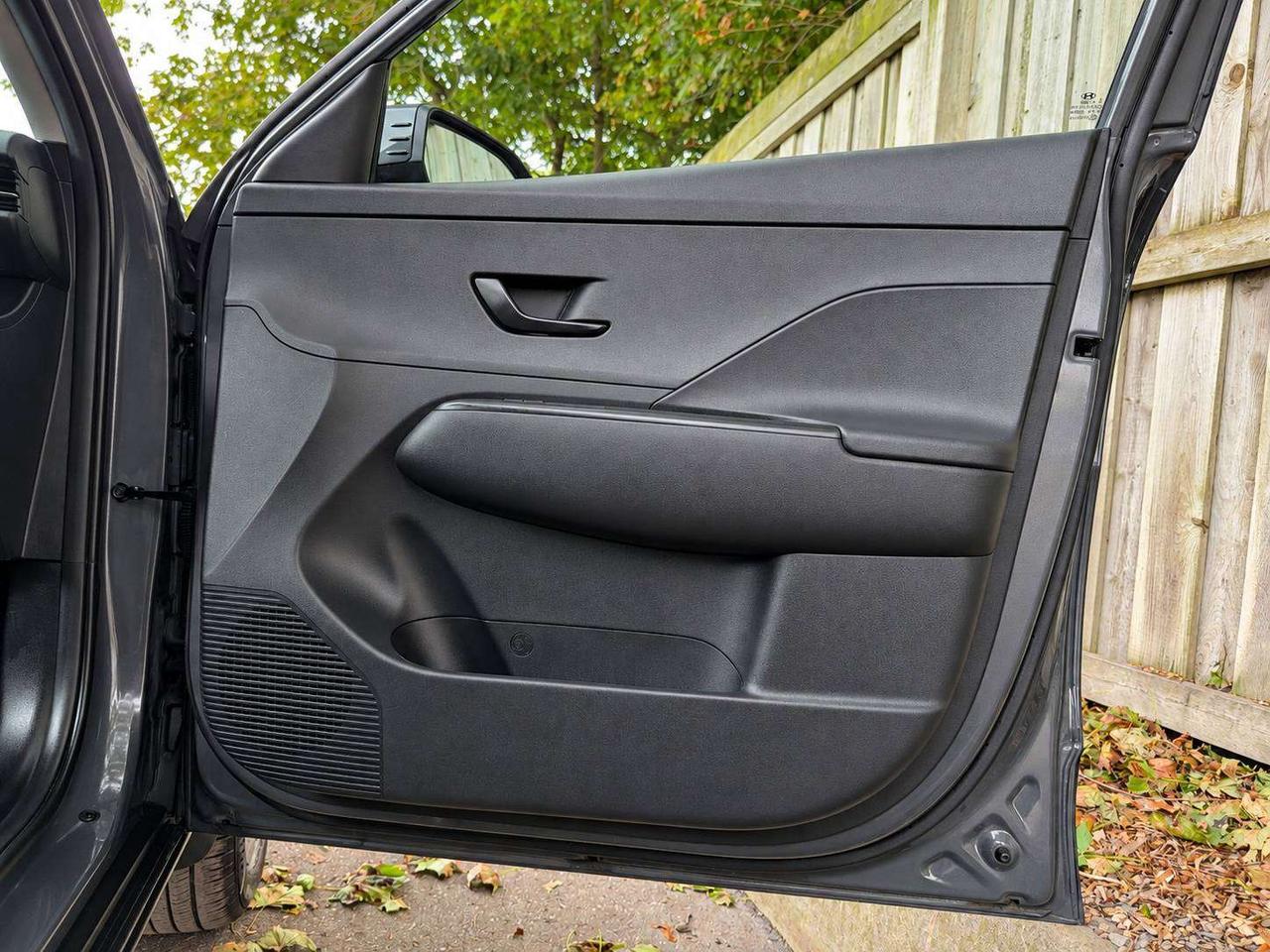 2024 Hyundai KONA Preferred | Heated Seats | Winter Tires | AWD Photo