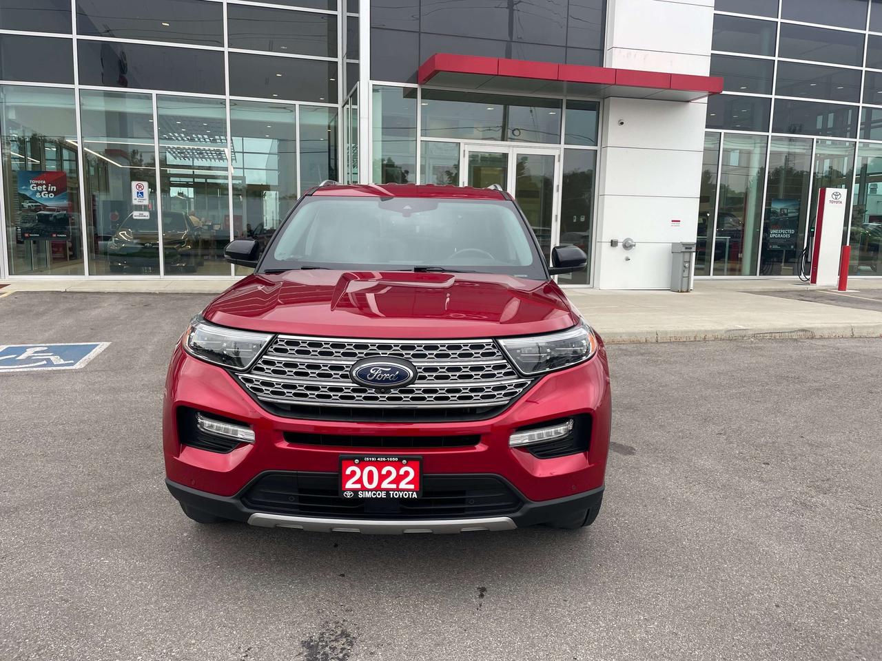 2022 Ford Explorer Limited 7 pass. AWD Photo1