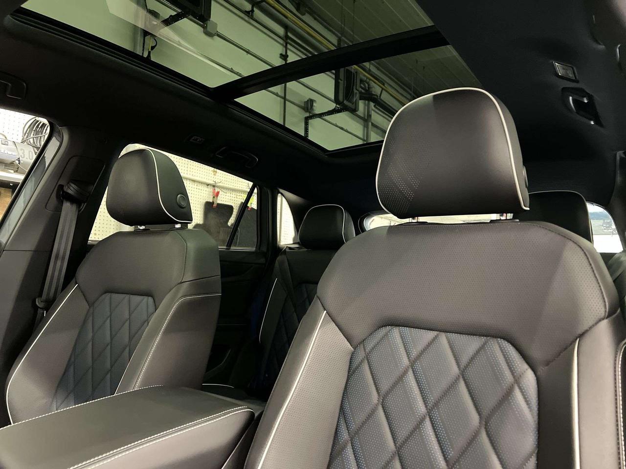 2026 Volkswagen Atlas EXCELINE R-LINE AWD | MASSAGE SEATS | PANO ROOF Photo