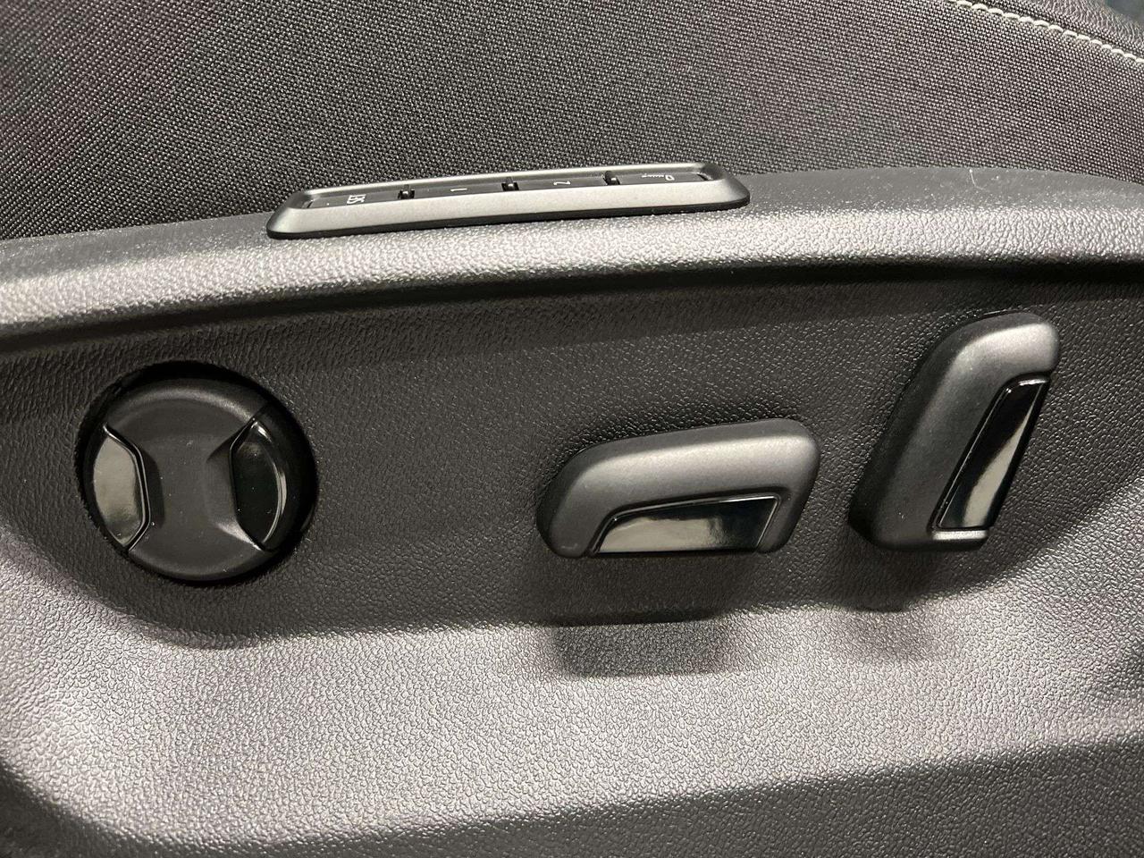 2026 Volkswagen Atlas EXCELINE R-LINE AWD | MASSAGE SEATS | PANO ROOF Photo