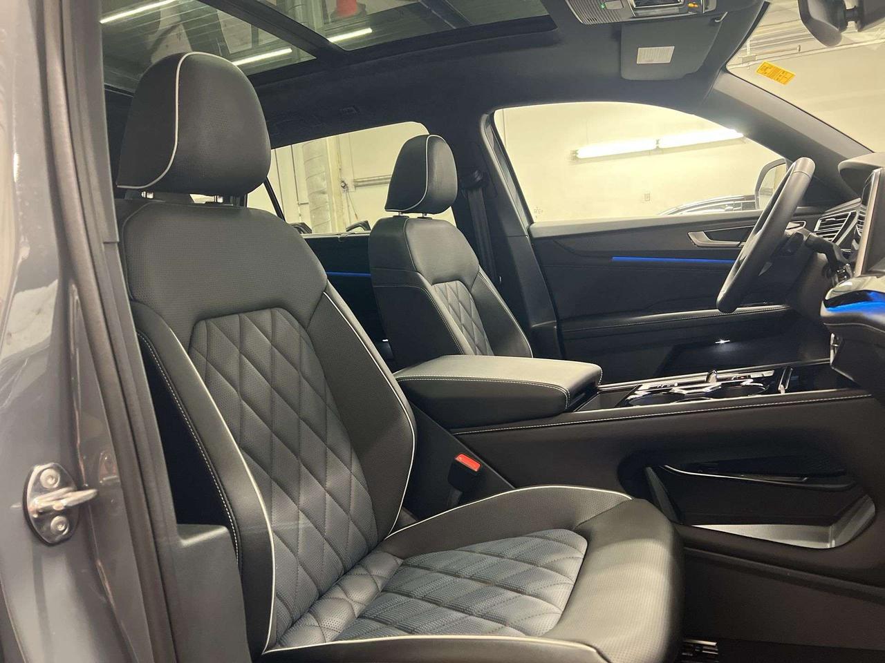 2026 Volkswagen Atlas EXCELINE R-LINE AWD | MASSAGE SEATS | PANO ROOF Photo