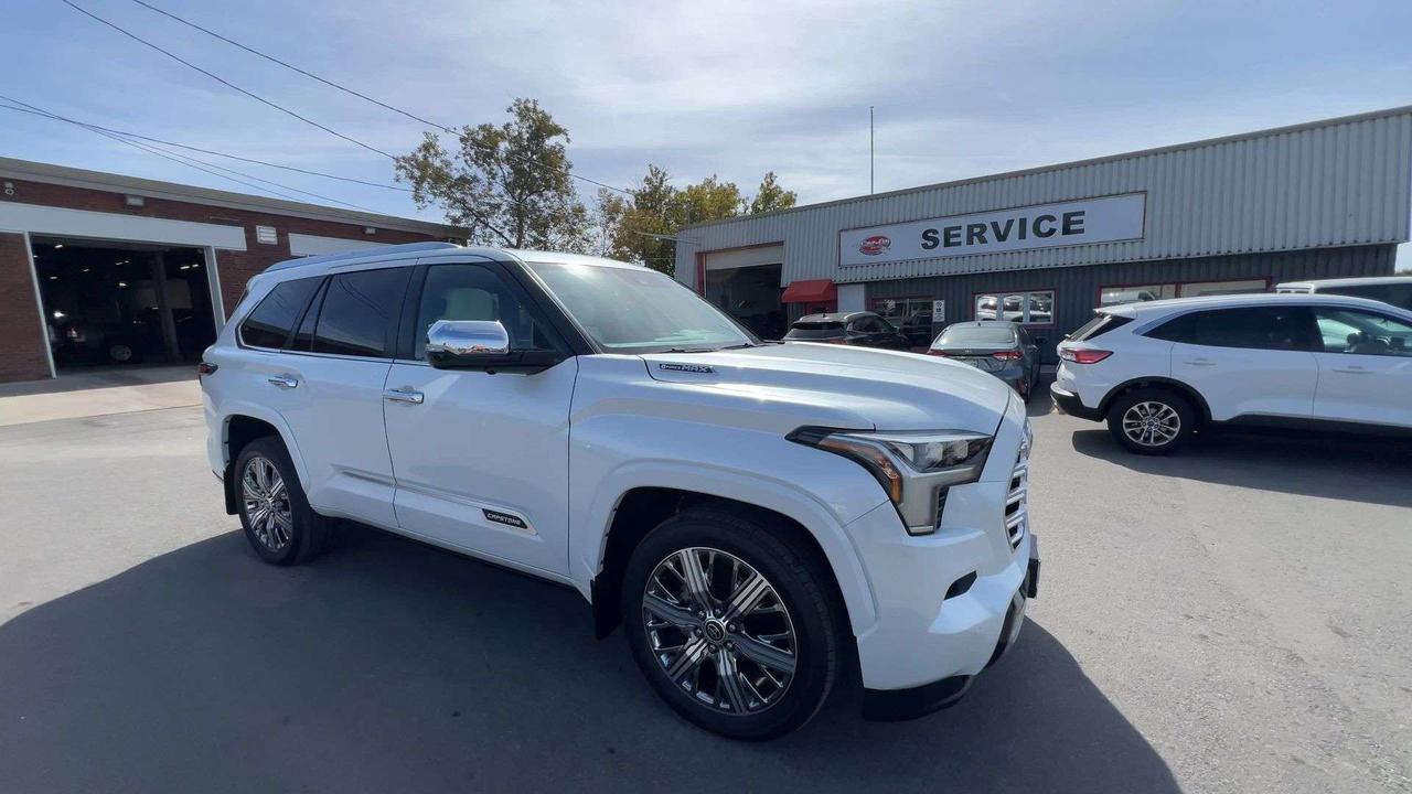 2024 Toyota Sequoia HYBRID CAPSTONE 4X4 | 7-PASS | LEATHER | PANO ROOF Photo5