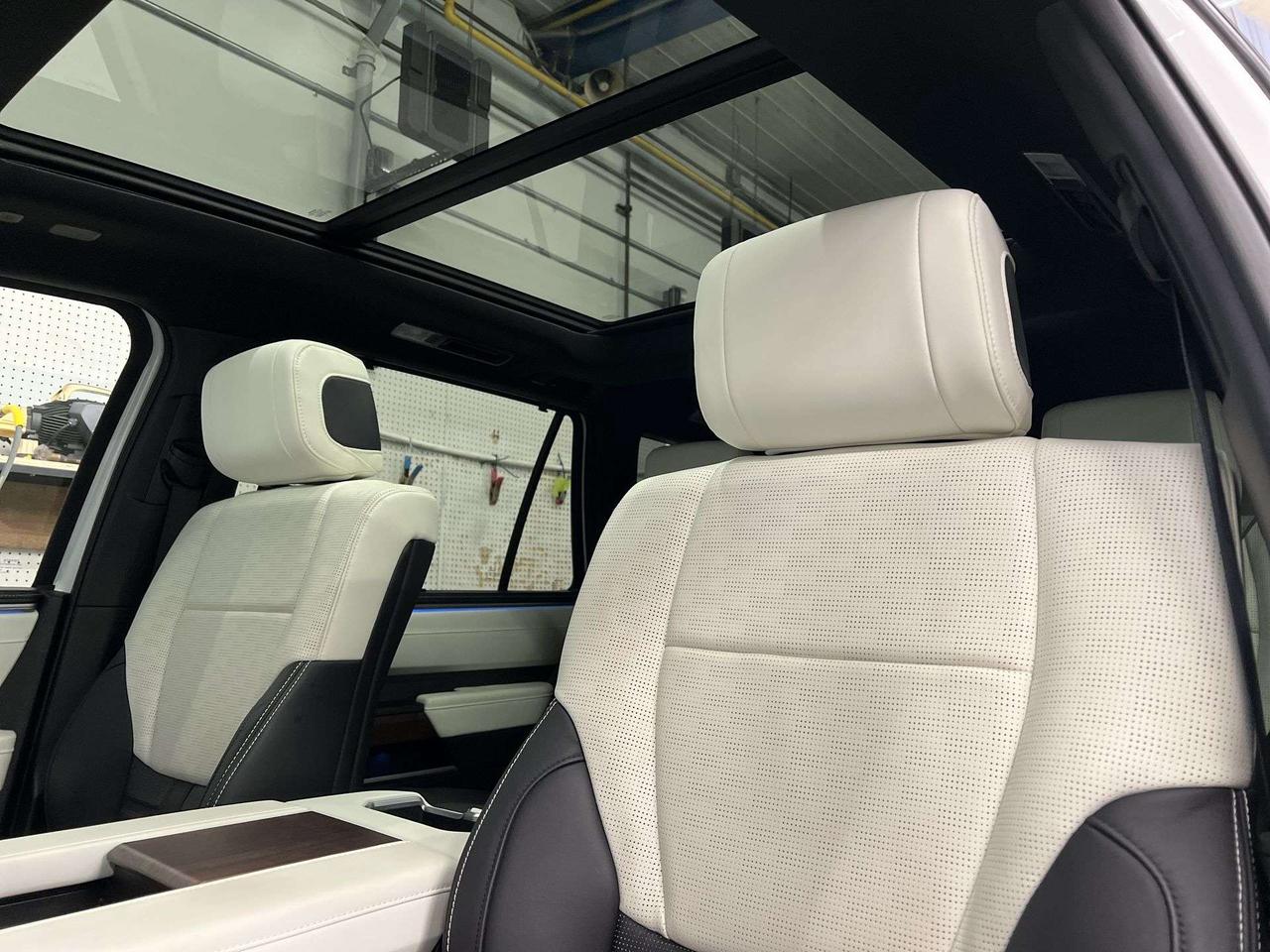 2024 Toyota Sequoia HYBRID CAPSTONE 4X4 | 7-PASS | LEATHER | PANO ROOF Photo