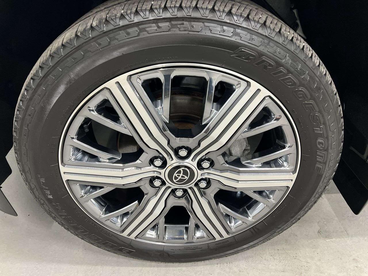 2024 Toyota Sequoia HYBRID CAPSTONE 4X4 | 7-PASS | LEATHER | PANO ROOF Photo