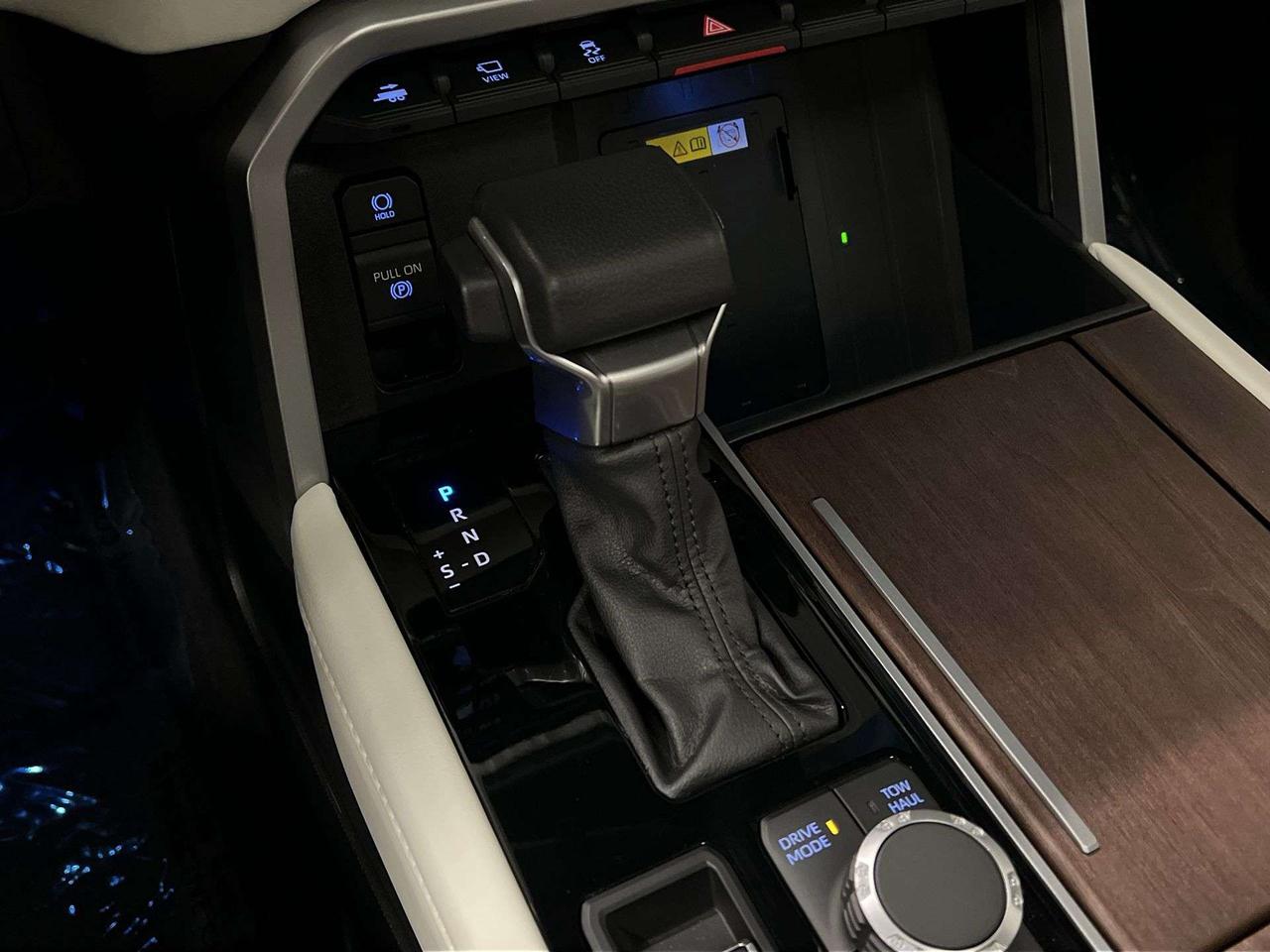 2024 Toyota Sequoia HYBRID CAPSTONE 4X4 | 7-PASS | LEATHER | PANO ROOF Photo