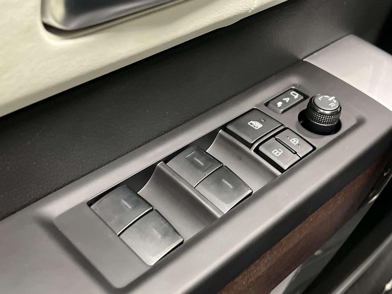 2024 Toyota Sequoia HYBRID CAPSTONE 4X4 | 7-PASS | LEATHER | PANO ROOF Photo