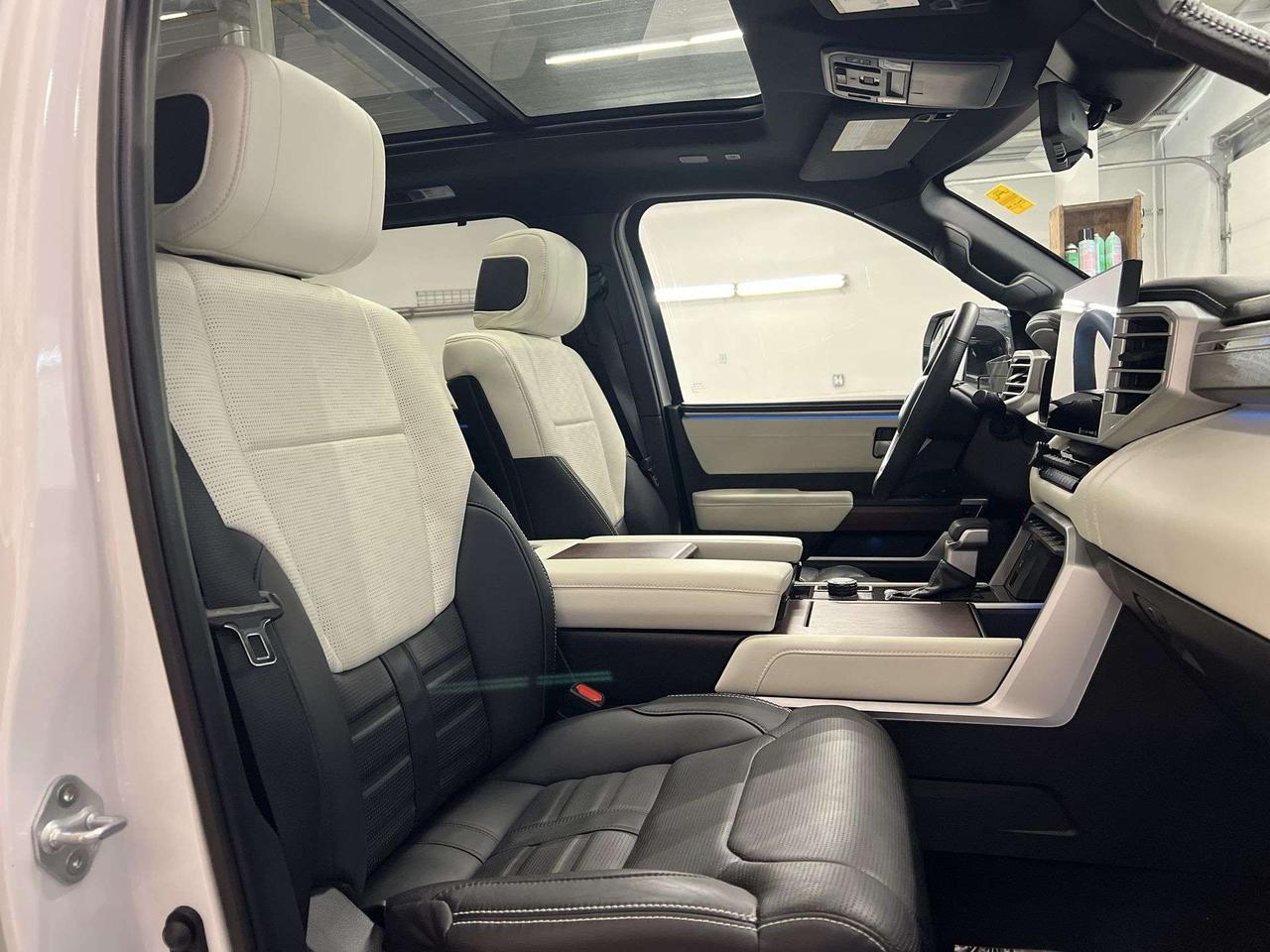 2024 Toyota Sequoia HYBRID CAPSTONE 4X4 | 7-PASS | LEATHER | PANO ROOF Photo