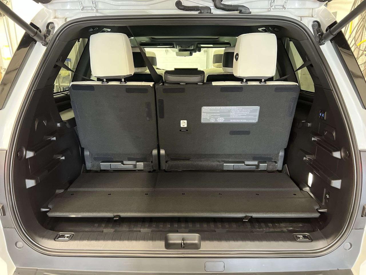 2024 Toyota Sequoia HYBRID CAPSTONE 4X4 | 7-PASS | LEATHER | PANO ROOF Photo