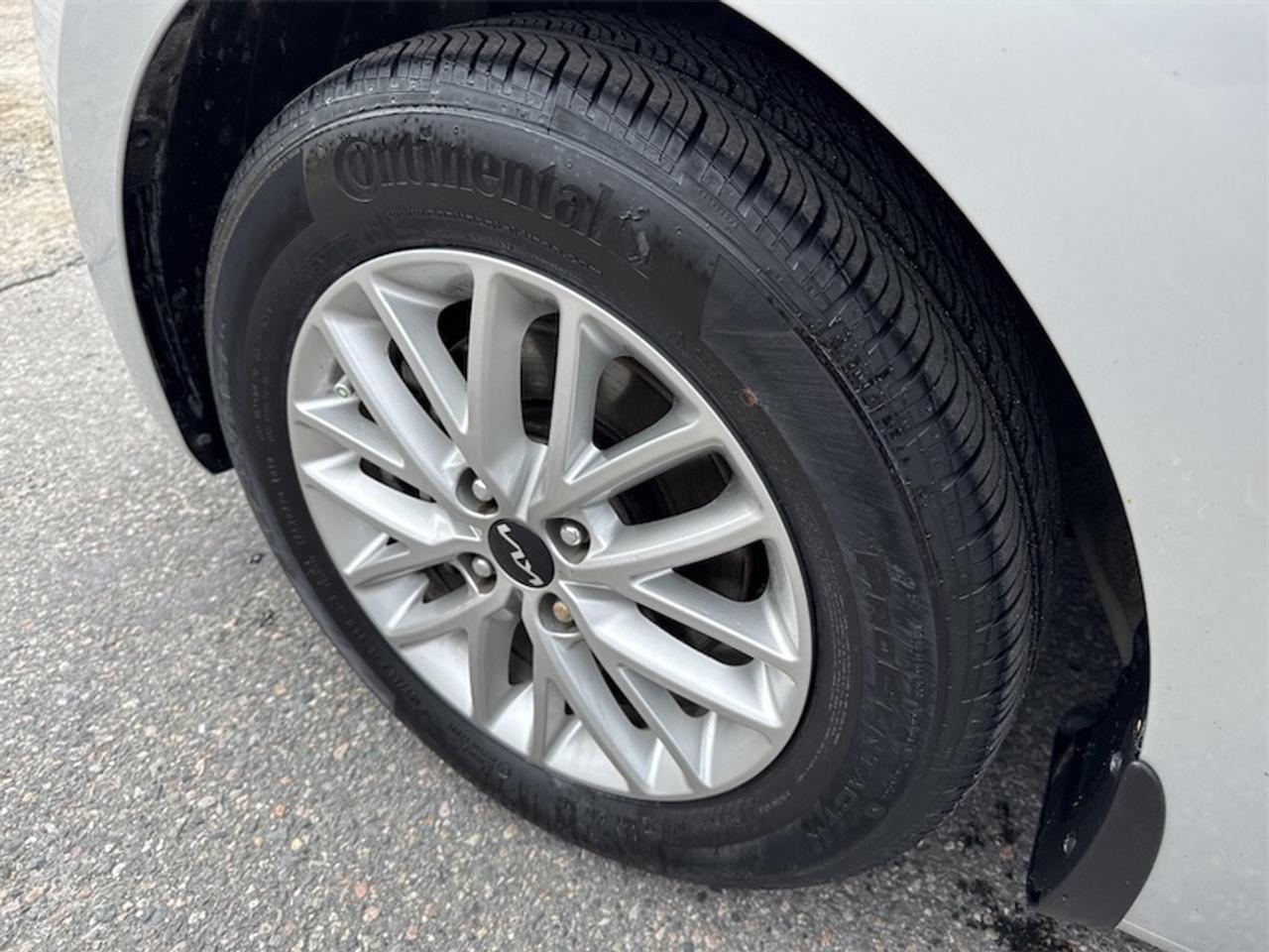 2023 Kia Rio 5-Door LX Premium  Sunroof - Low Mileage Photo