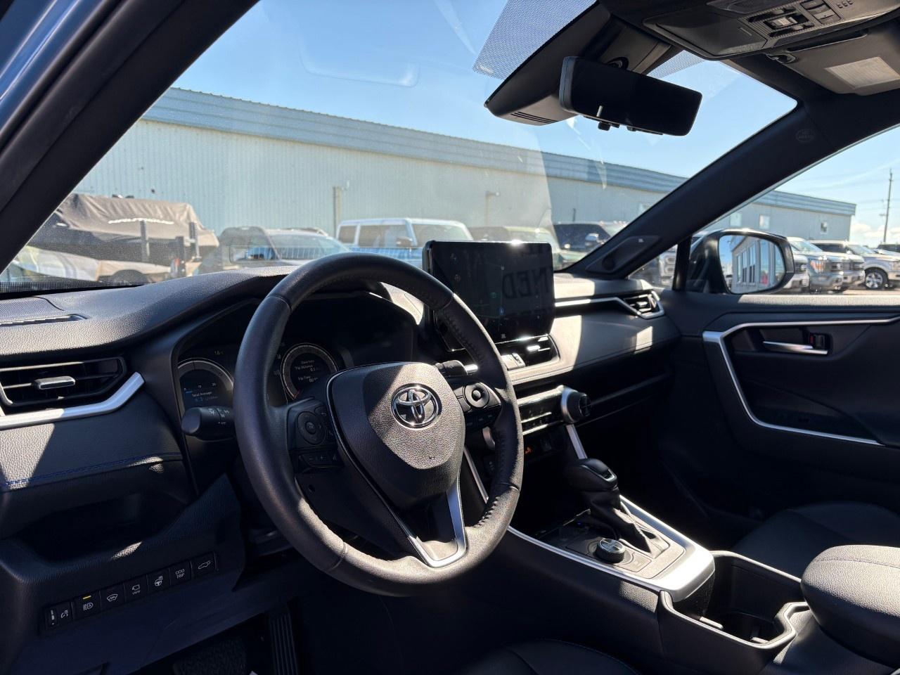 2024 Toyota RAV4 HYBRID XSE AWD Photo