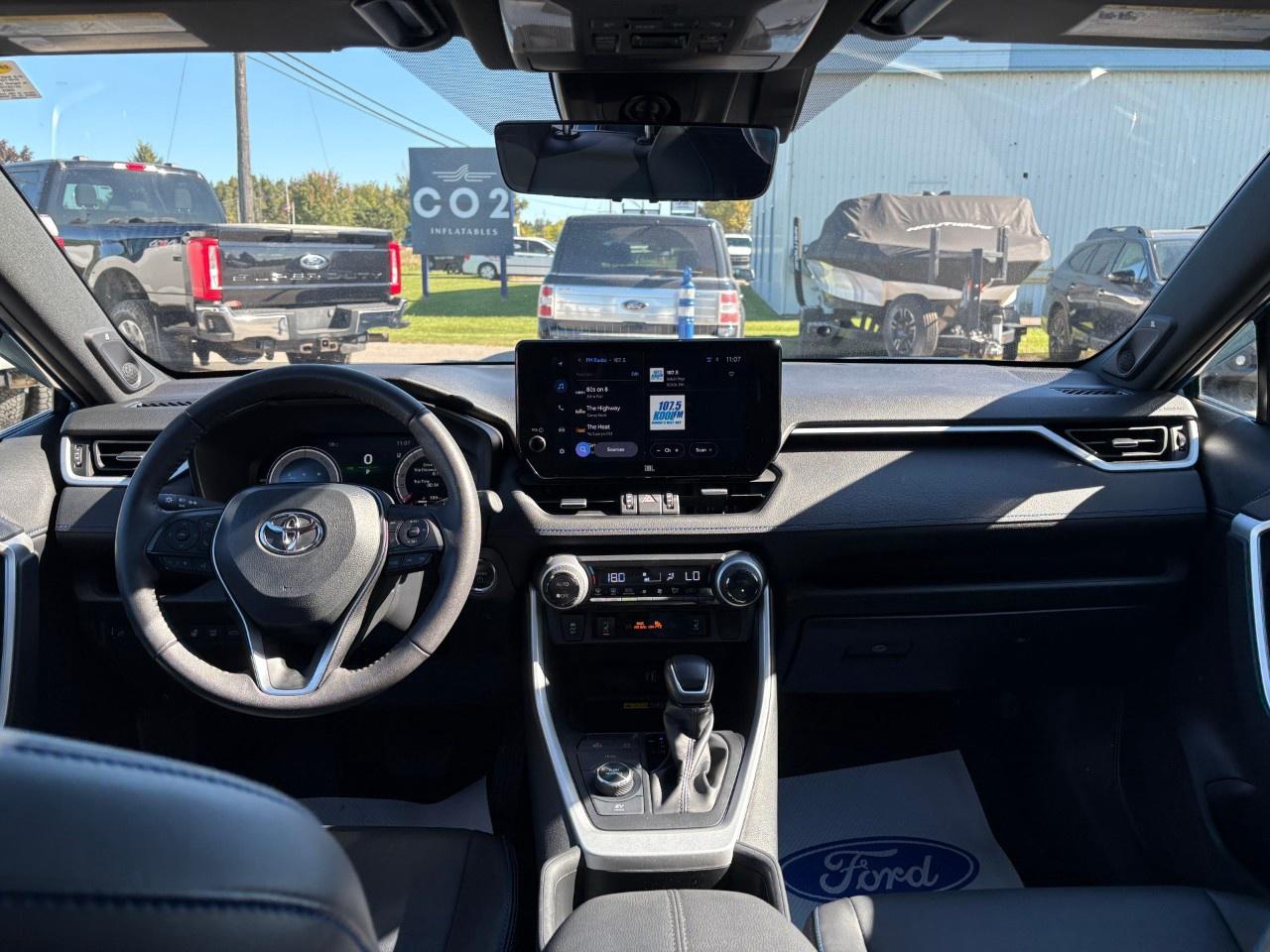 2024 Toyota RAV4 HYBRID XSE AWD Photo