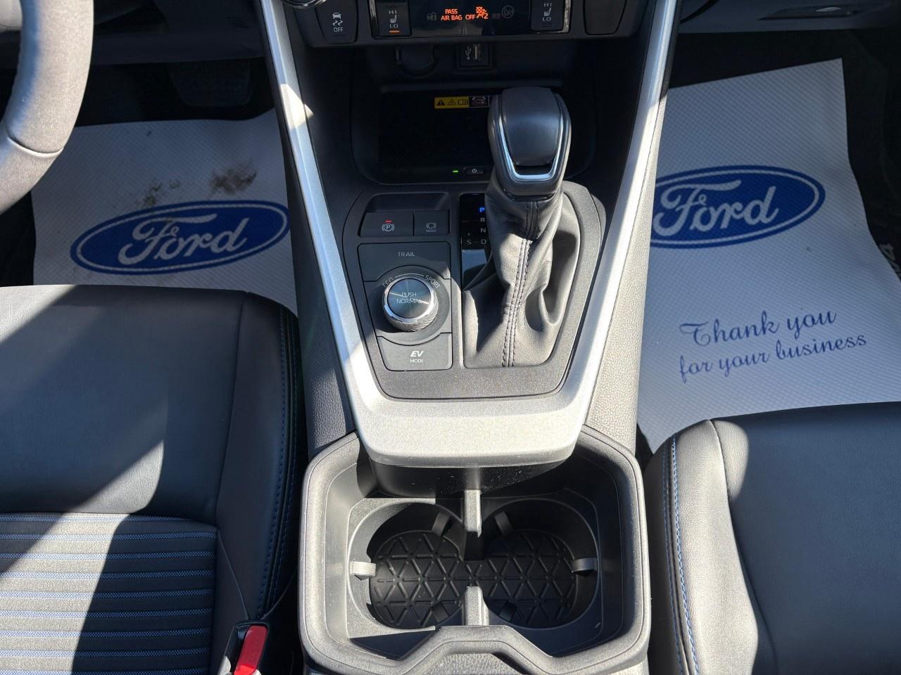 2024 Toyota RAV4 HYBRID XSE AWD Photo
