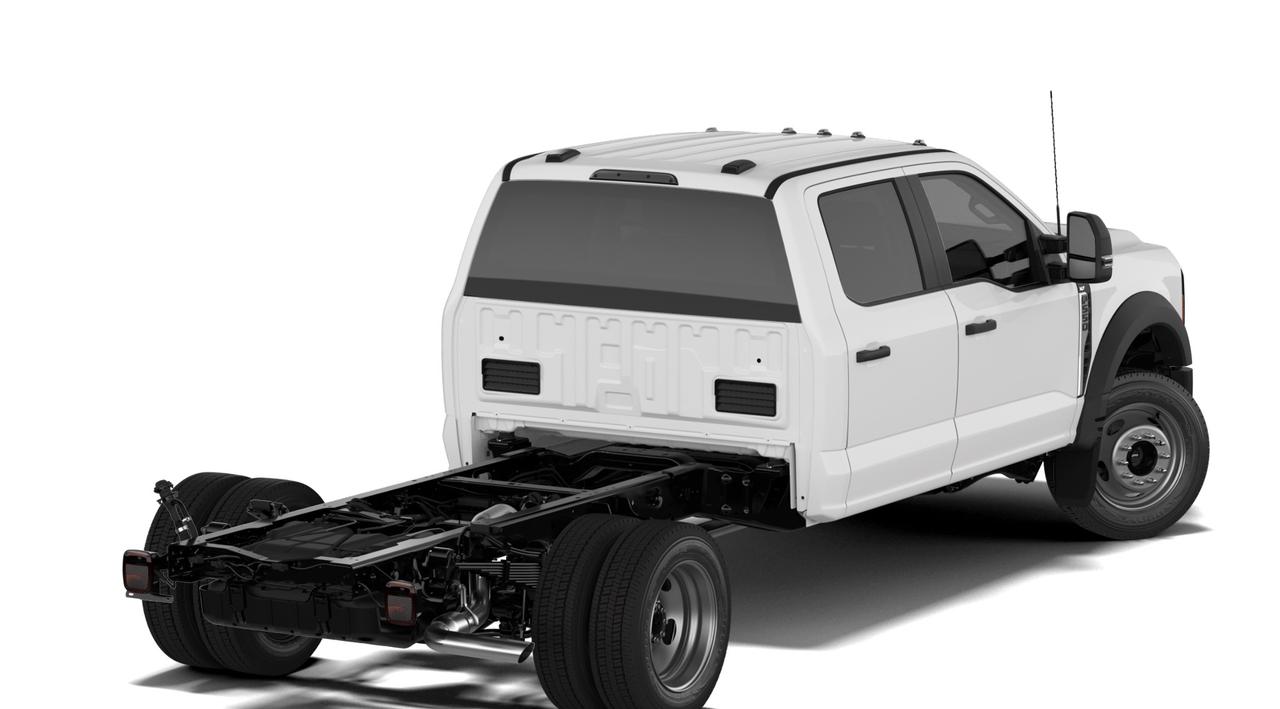 2027 Ford SUPER DUTY F-550 DRW XLT Photo2