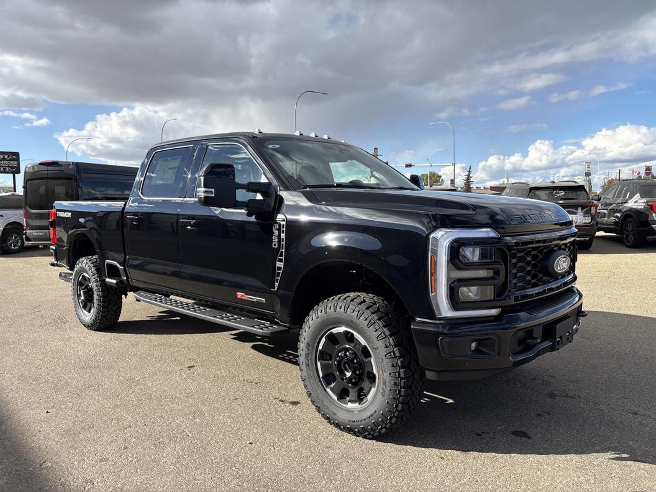 2027 Ford F-350 Super Duty SRW LARIAT 6.8' Box 618A Photo0
