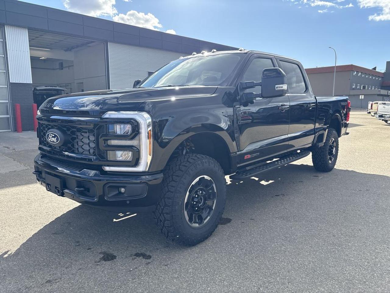 2027 Ford F-350 Super Duty SRW LARIAT 6.8' Box 618A Photo1
