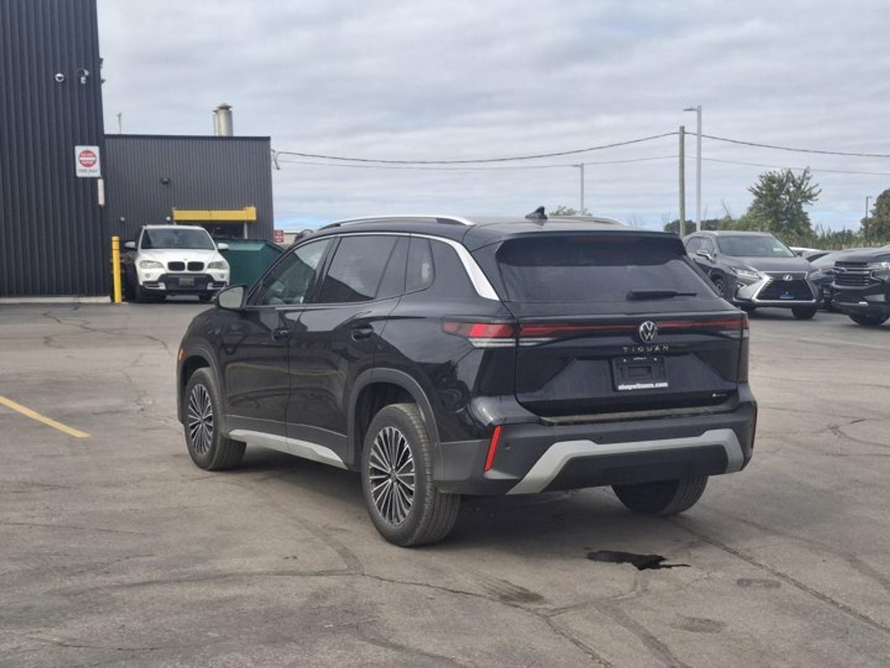 2026 Volkswagen Tiguan Comfortline 4Motion | Leatherette | Heated Seats + Steering | Remote Start | and More ! Photo2