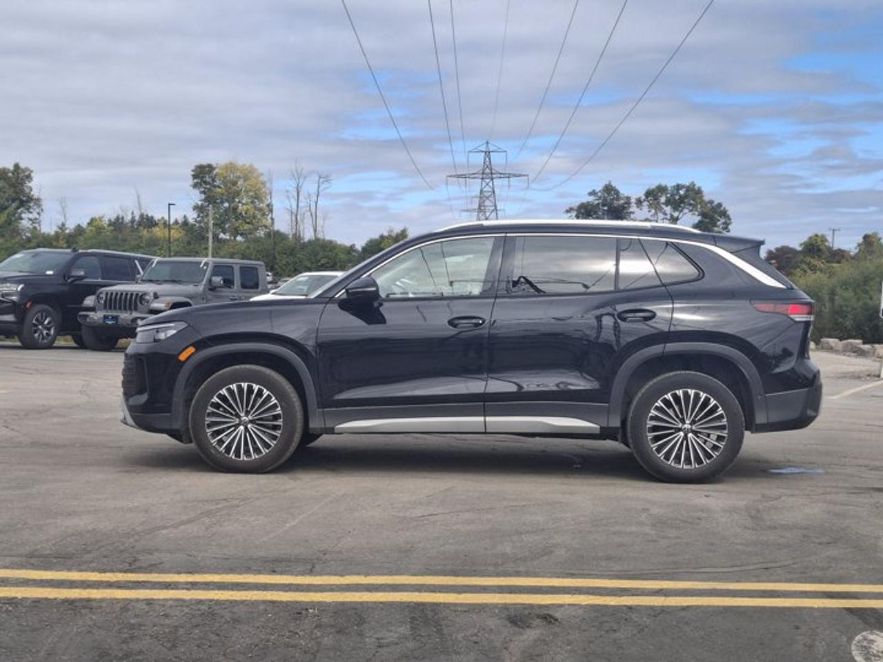 2026 Volkswagen Tiguan Comfortline 4Motion | Leatherette | Heated Seats + Steering | Remote Start | and More ! Photo5