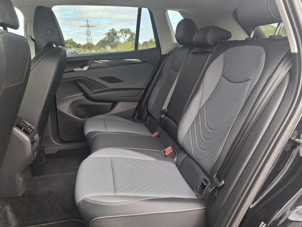 2026 Volkswagen Tiguan Comfortline 4Motion | Leatherette | Heated Seats + Steering | Remote Start | and More ! Photo