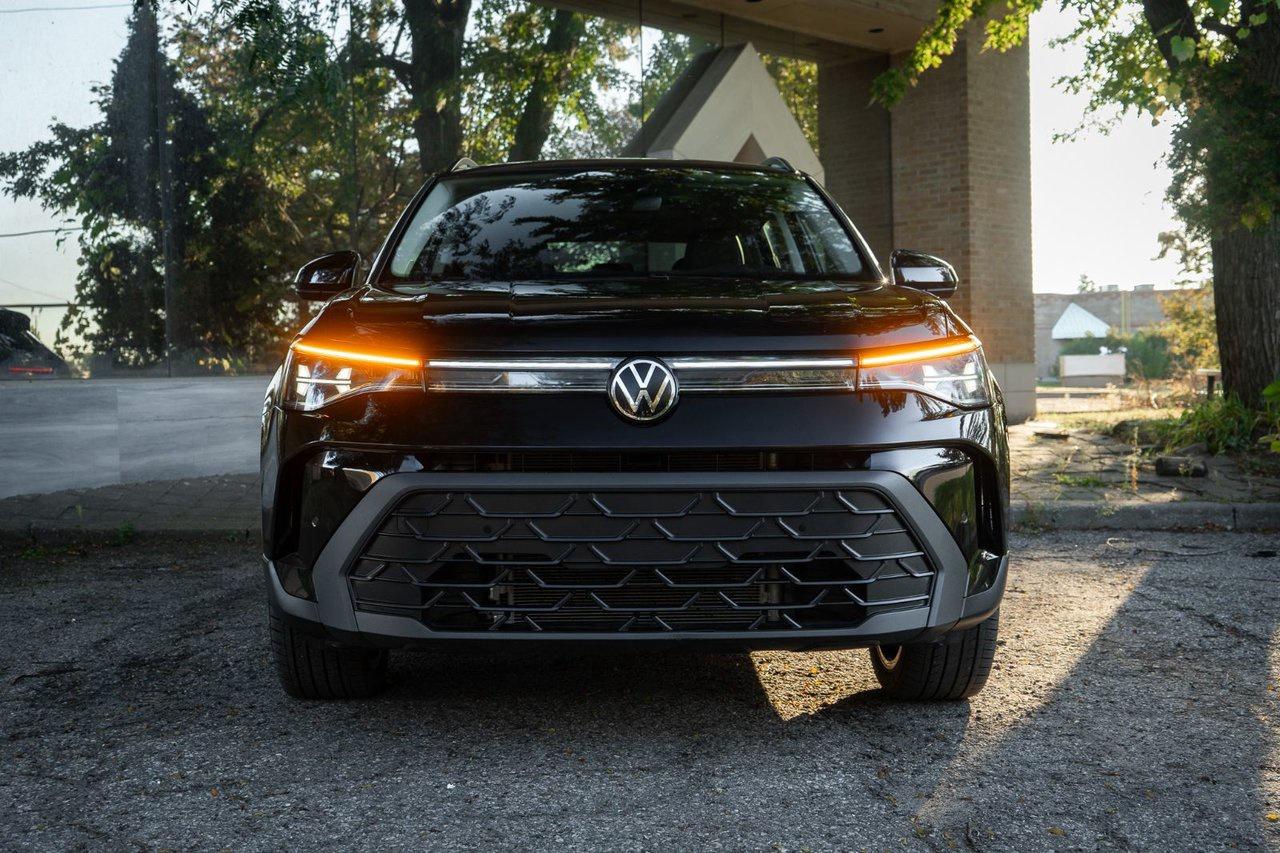 2025 Volkswagen Taos Comfortline Black Edition 4MOTION Photo