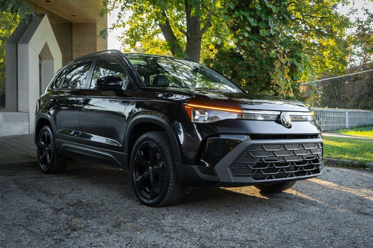 2025 Volkswagen Taos Comfortline Black Edition 4MOTION Photo2