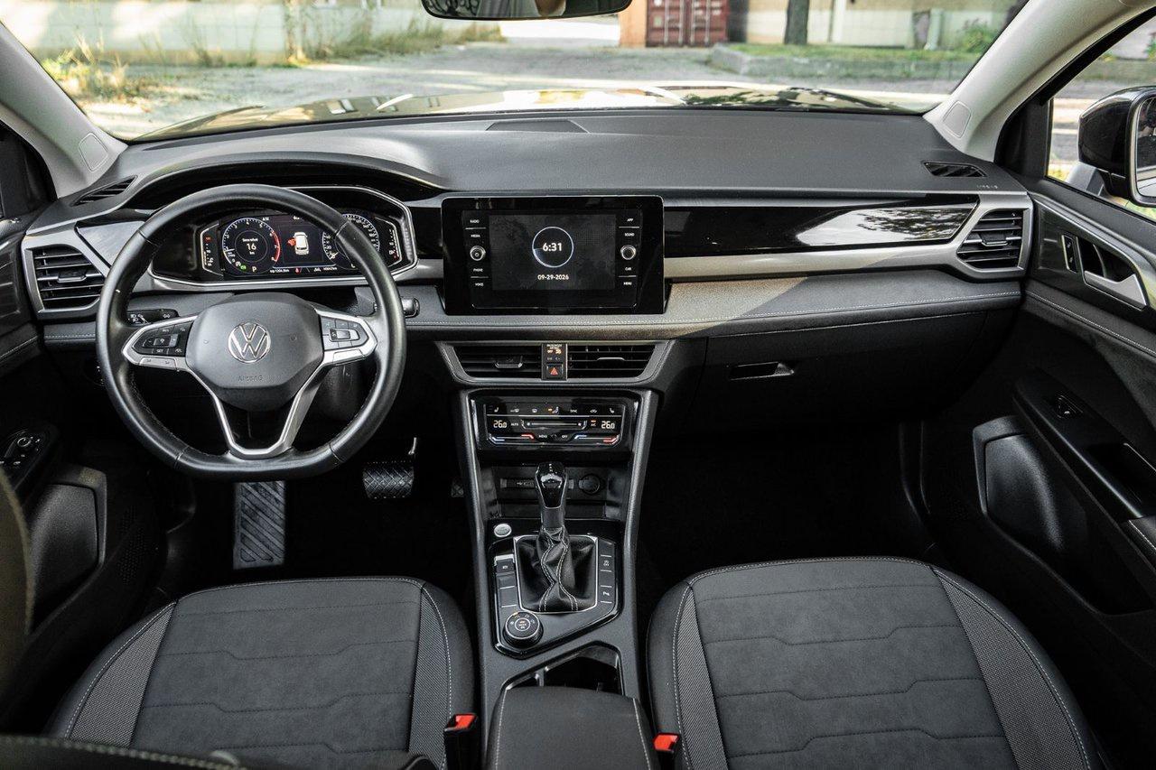 2025 Volkswagen Taos Comfortline Black Edition 4MOTION Photo
