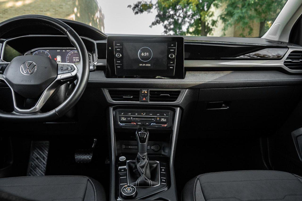 2025 Volkswagen Taos Comfortline Black Edition 4MOTION Photo