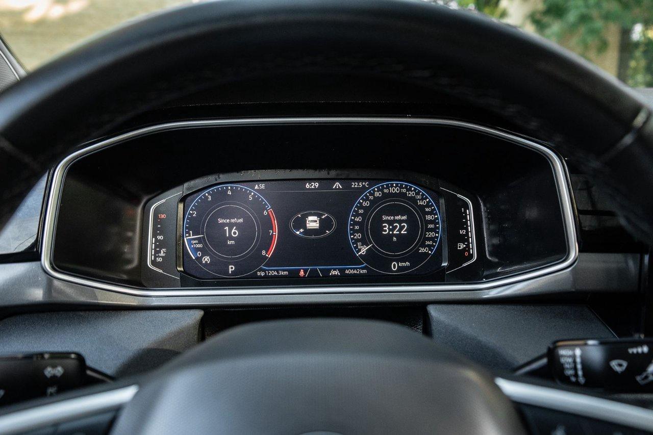 2025 Volkswagen Taos Comfortline Black Edition 4MOTION Photo