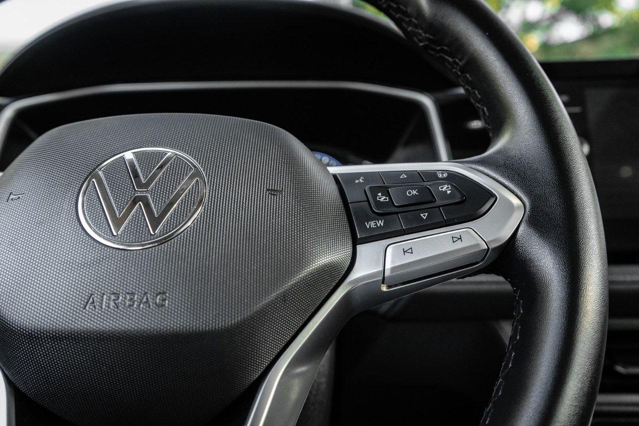 2025 Volkswagen Taos Comfortline Black Edition 4MOTION Photo