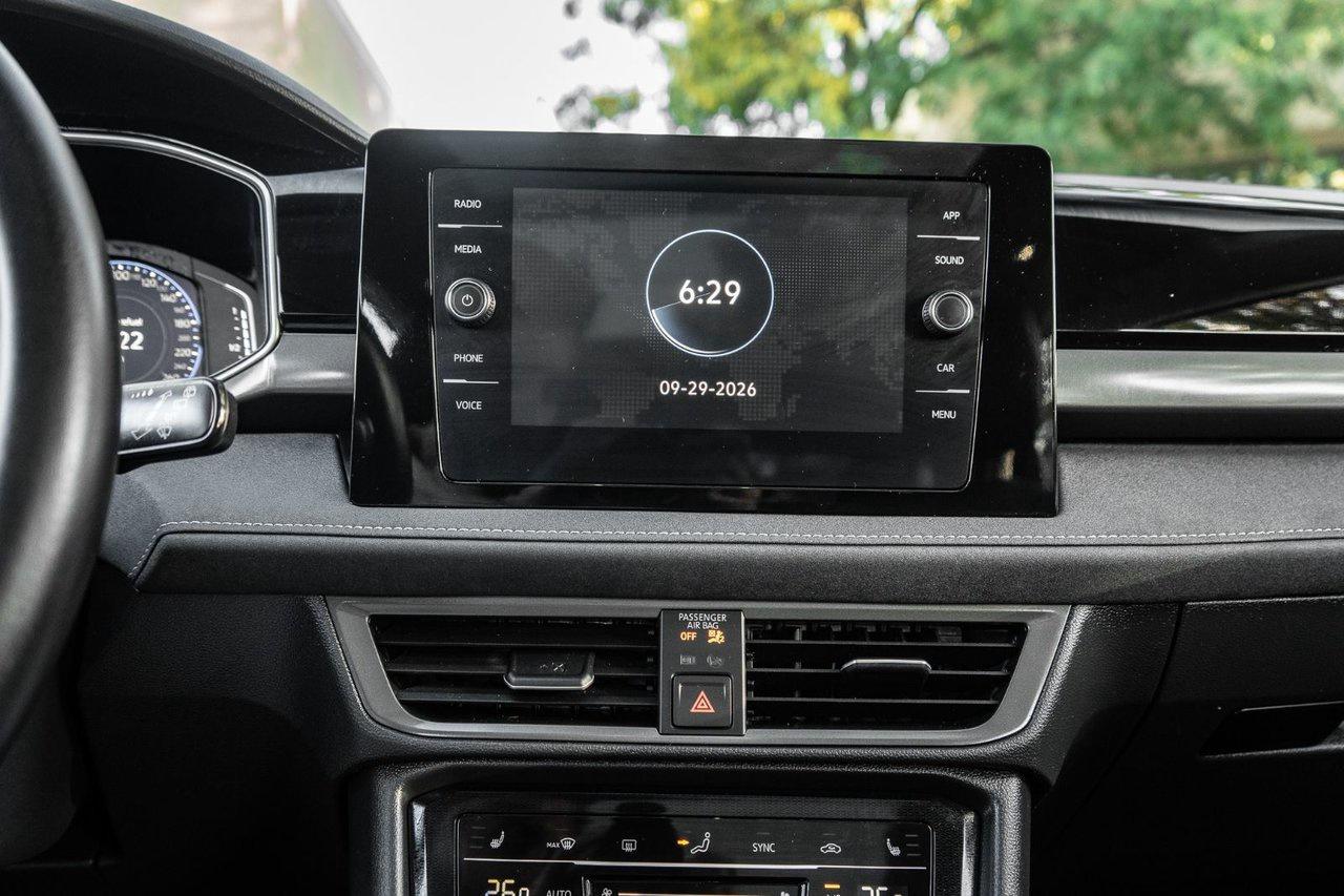 2025 Volkswagen Taos Comfortline Black Edition 4MOTION Photo