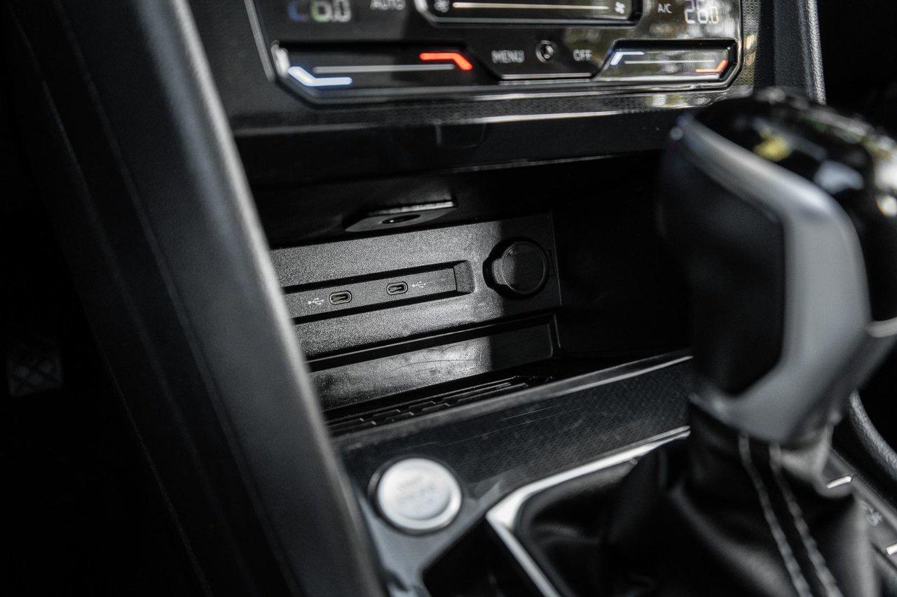 2025 Volkswagen Taos Comfortline Black Edition 4MOTION Photo