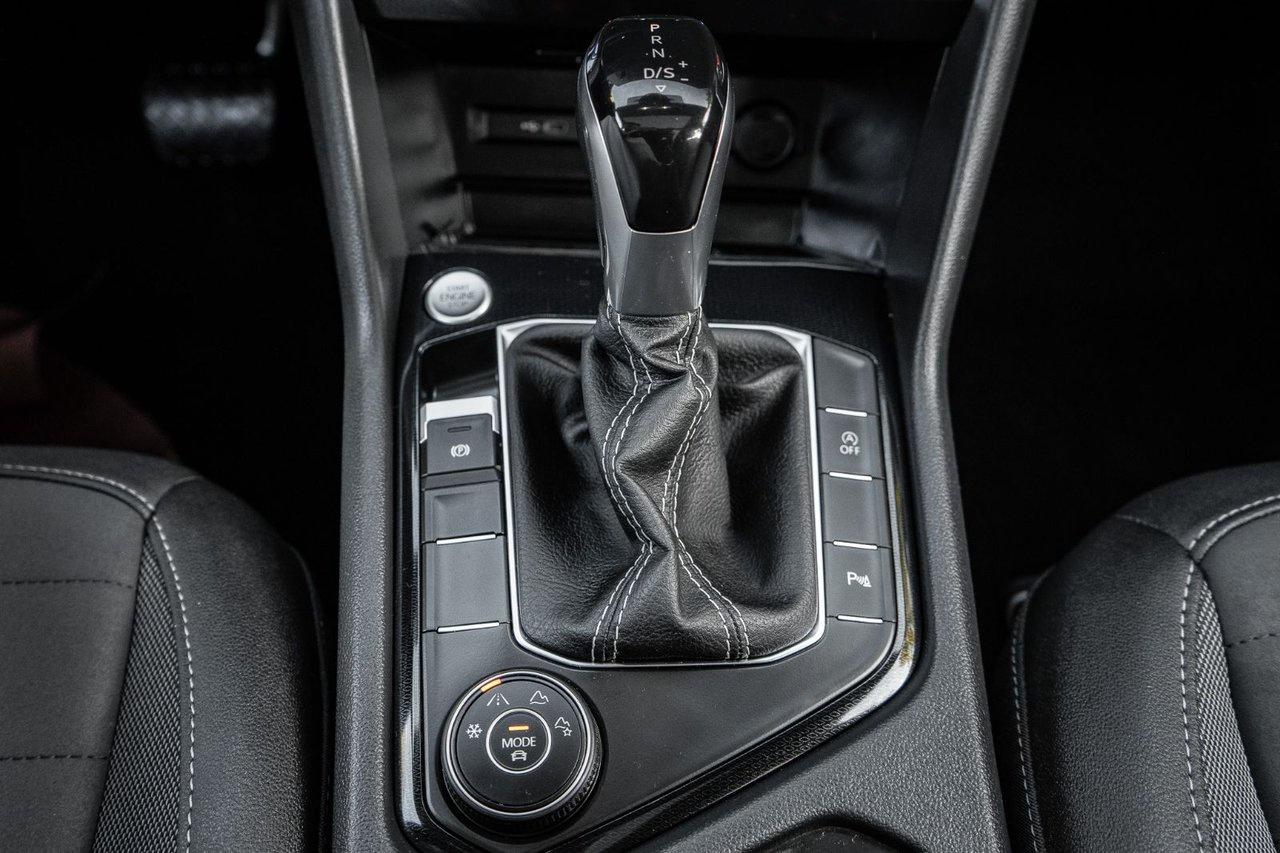 2025 Volkswagen Taos Comfortline Black Edition 4MOTION Photo