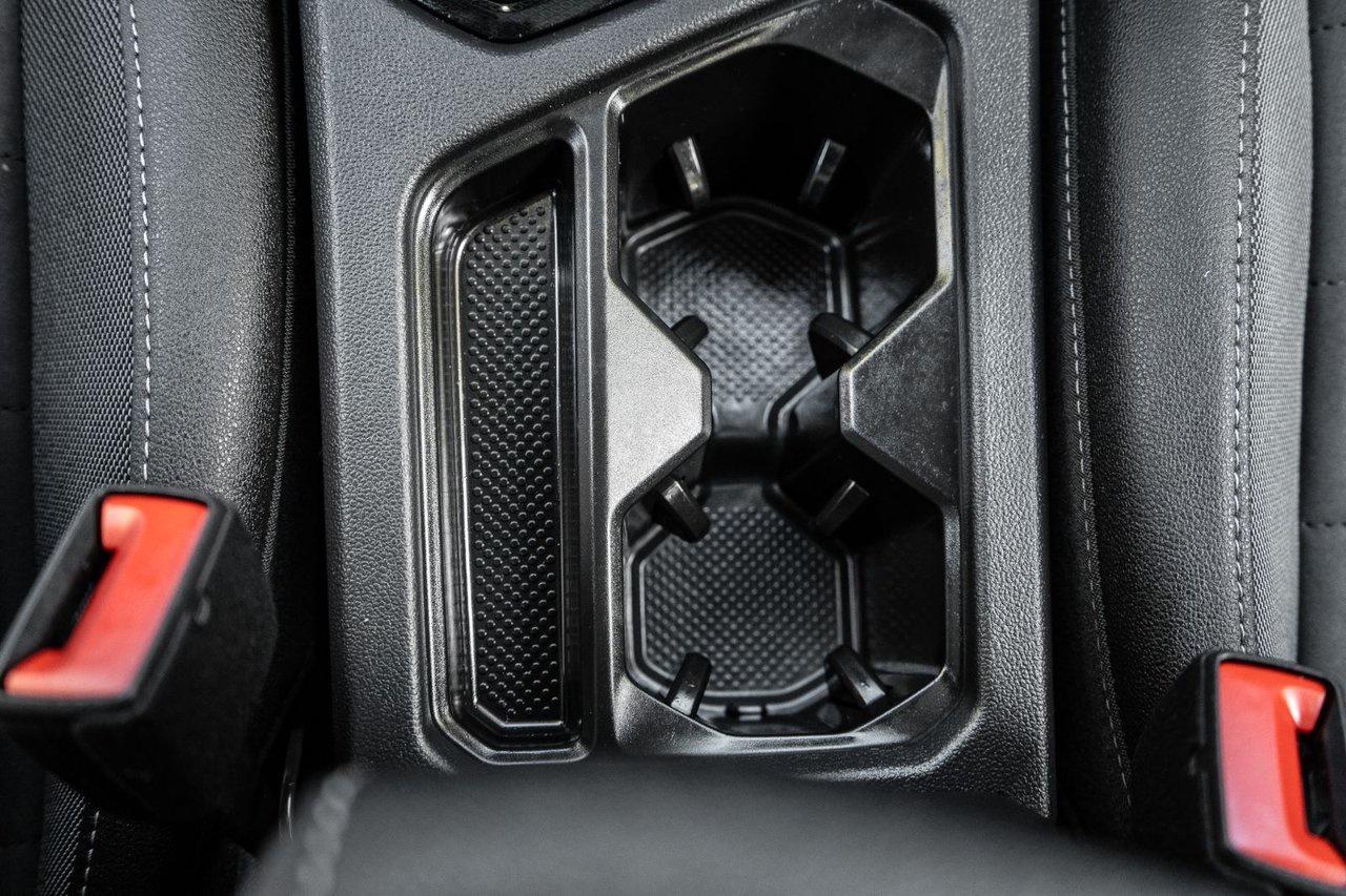 2025 Volkswagen Taos Comfortline Black Edition 4MOTION Photo