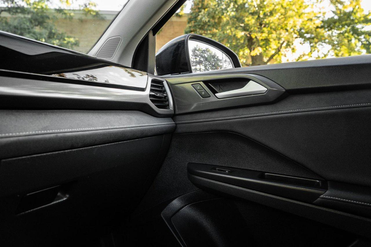2025 Volkswagen Taos Comfortline Black Edition 4MOTION Photo