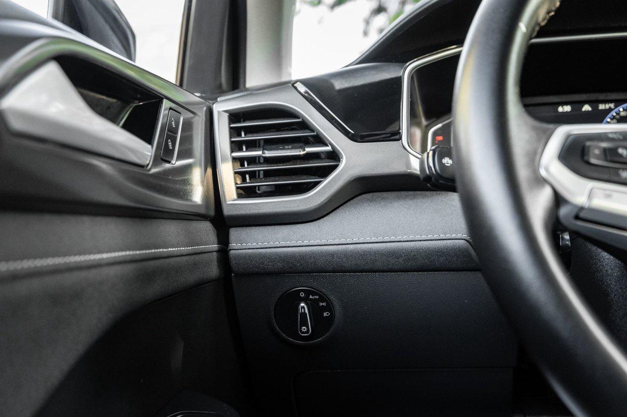 2025 Volkswagen Taos Comfortline Black Edition 4MOTION Photo