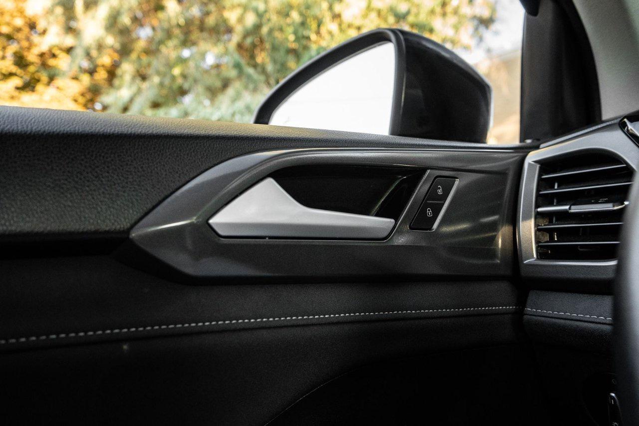 2025 Volkswagen Taos Comfortline Black Edition 4MOTION Photo